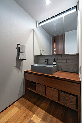 DETAIL HOME(ディテールホーム)の施工事例「大きな吹抜けのある、グレーインテリアの家」の画像5