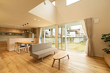 DETAIL HOME(ディテールホーム)の施工事例「心安らぐ自然素材の家」の画像1