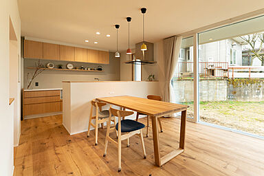 DETAIL HOME(ディテールホーム)の施工事例「心安らぐ自然素材の家」の画像3