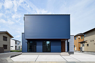 DETAIL HOME(ディテールホーム)の施工事例「ブルーのアクセントを基調とした、耐震等級3の住まい」の画像