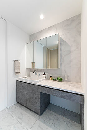 DETAIL HOME(ディテールホーム)の施工事例「吹抜けの開放感と光を最大限取り入れた住まい」の画像6