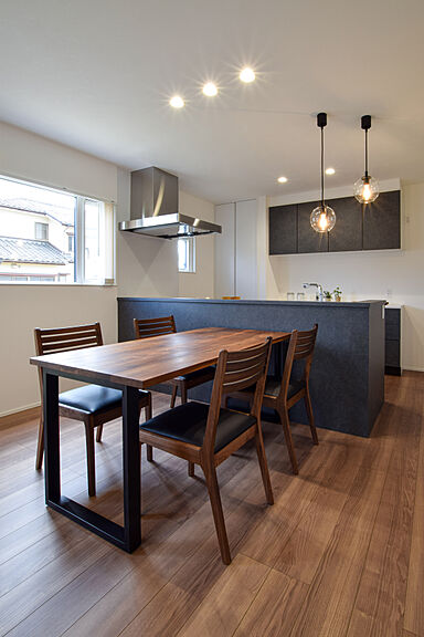 DETAIL HOME(ディテールホーム)の施工事例「グレーのアクセントを基調としたシンプルデザインの家」の画像4