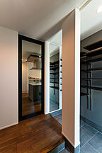 シンプルモダンスタイルの玄関 DETAIL HOME(ディテールホーム)の事例画像