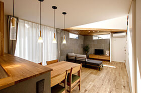 DETAIL HOME(ディテールホーム)の施工事例「狭小地でも採光と開放感を実現した斜め吹抜けの家」の画像1