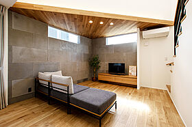 DETAIL HOME(ディテールホーム)の施工事例「狭小地でも採光と開放感を実現した斜め吹抜けの家」の画像2