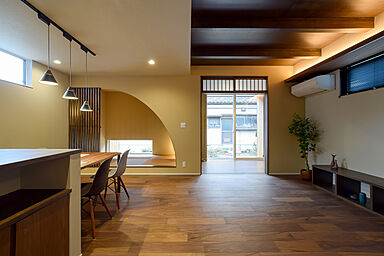 DETAIL HOME(ディテールホーム)の施工事例「庭とつなぐ広縁のある住まい」の画像1