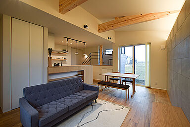 DETAIL HOME(ディテールホーム)の施工事例「田園風景を望む、スキップフロアのスタディーコーナーのある家」の画像1