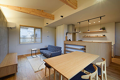 DETAIL HOME(ディテールホーム)の施工事例「田園風景を望む、スキップフロアのスタディーコーナーのある家」の画像3