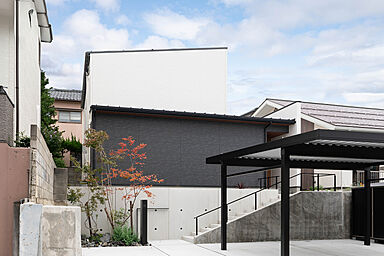 DETAIL HOME(ディテールホーム)の施工事例「高台に建つプライベートテラスのある家」の画像