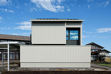 DETAIL HOME(ディテールホーム)の施工事例「カーテンレスの暮らしとテントサウナを堪能できる家」の画像