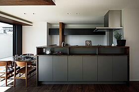 DETAIL HOME(ディテールホーム)の施工事例「カーテンレスの暮らしとテントサウナを堪能できる家」の画像4