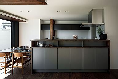 DETAIL HOME(ディテールホーム)の施工事例「カーテンレスの暮らしとテントサウナを堪能できる家」の画像4