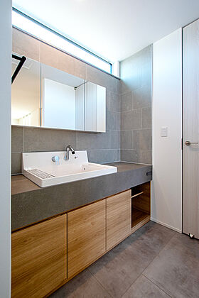 DETAIL HOME(ディテールホーム)の施工事例「夫婦の暮らしに寄り添う、四季を感じるグレーガルバの住まい」の画像5