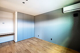 DETAIL HOME(ディテールホーム)の施工事例「夫婦の暮らしに寄り添う、四季を感じるグレーガルバの住まい」の画像6