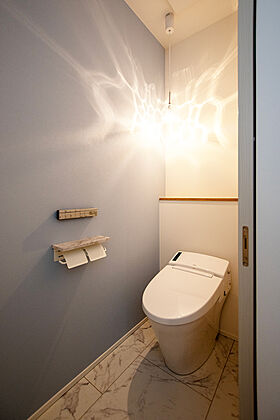 DETAIL HOME(ディテールホーム)の施工事例「夫婦の暮らしに寄り添う、四季を感じるグレーガルバの住まい」の画像8