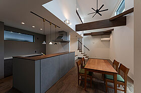 DETAIL HOME(ディテールホーム)の施工事例「ペットとくつろぐ至福な空間、趣味を楽しむ豊かな暮らし」の画像1