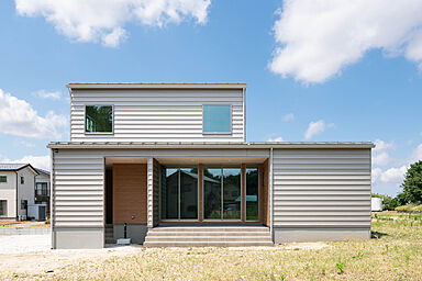 DETAIL HOME(ディテールホーム)の施工事例「広い敷地でゆったりと時を刻む家」の画像