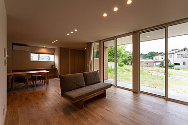 DETAIL HOME(ディテールホーム)の施工事例「広い敷地でゆったりと時を刻む家」の画像1
