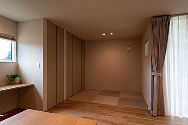 DETAIL HOME(ディテールホーム)の施工事例「広い敷地でゆったりと時を刻む家」の画像5