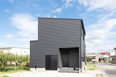 DETAIL HOME(ディテールホーム)の施工事例「シンプルで洗練されたモノトーンデザインの住まい」の画像
