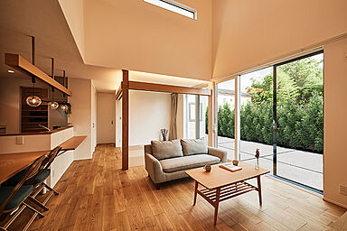 DETAIL HOME(ディテールホーム)の施工事例「高い天井と白い壁のもたらす光と熱の平屋」の画像3