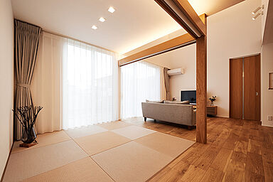DETAIL HOME(ディテールホーム)の施工事例「高い天井と白い壁のもたらす光と熱の平屋」の画像4