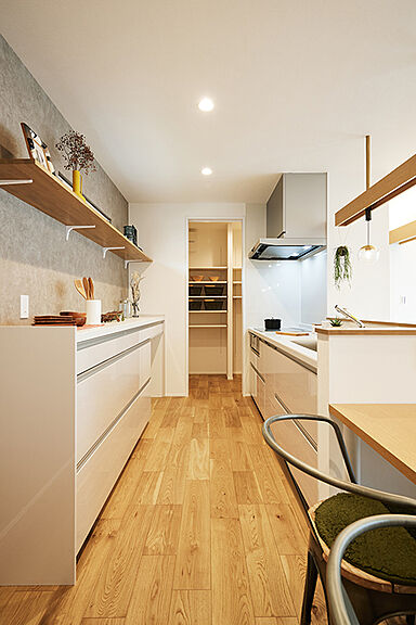 DETAIL HOME(ディテールホーム)の施工事例「高い天井と白い壁のもたらす光と熱の平屋」の画像5