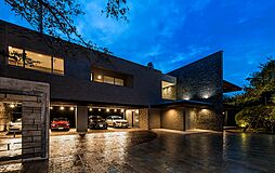 【高級住宅専門】アーネストアーキテクツ株式会社の施工事例「非日常に誘う浮遊する家」の画像