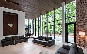 【高級住宅専門】アーネストアーキテクツ株式会社の施工事例「森を旋回する鳥のように」の画像4