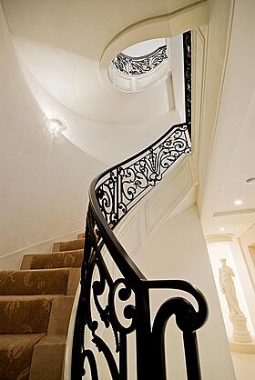 【高級住宅専門】アーネストアーキテクツ株式会社の施工事例「「モダンエレガンス」を極めた家」の画像1