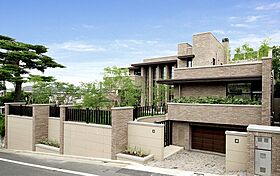 【高級住宅専門】アーネストアーキテクツ株式会社の施工事例「緑豊かでクラシカルな家」のメイン画像