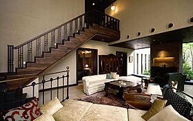 【高級住宅専門】アーネストアーキテクツ株式会社の施工事例「緑豊かでクラシカルな家」の画像2