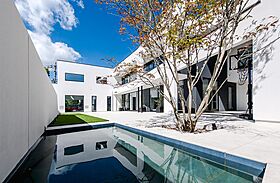 【高級住宅専門】アーネストアーキテクツ株式会社の施工事例「リニアなラインを描く」のメイン画像