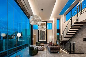 【高級住宅専門】アーネストアーキテクツ株式会社の施工事例「光輝を放ち白光を取り込む」のメイン画像