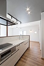 カフェスタイルのキッチン 株式会社ビーバーハウス注文住宅レストの事例画像