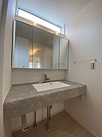 木の家スタイルの洗面所 近藤建設株式会社の事例画像