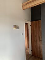 カフェスタイルの洋室 株式会社秀建の事例画像