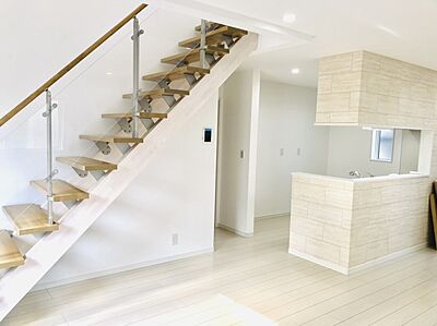 シンプルモダンスタイルのリビング 住宅情報館 府中店の事例画像