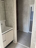 シンプルモダンスタイルの洗面所 有限会社桃栗柿屋 ももくりの家の事例画像