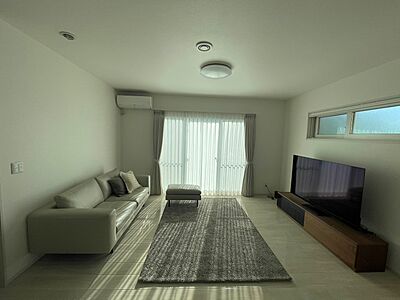 シンプルモダンスタイルのリビング 一条工務店 米子グランセゾン展示場の事例画像