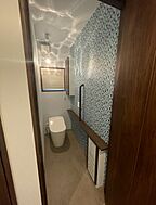 シンプルモダンスタイルのトイレ 一条工務店 錦糸町展示場の事例画像