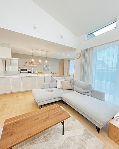 シンプルモダンスタイルのリビング 株式会社七呂建設の事例画像