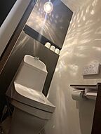 シンプルモダンスタイルのトイレ 株式会社アイ工務店 山形支店の事例画像