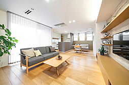 【アキュラホーム RSK展示場】@箕島高松線道路沿 RSKバラ園至近 中庭でつながる二世帯住宅モデルのメイン画像