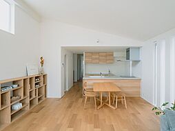 ディー・アンド・エイチ株式会社のカタログ「2,975万円~の家づくり|カタログ4冊セット|『ZEH基準の高性能住宅+福岡の土地情報に強いD&H』家づくりに関することをトータルでご提案。」の画像