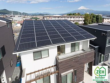 イデキョウホーム株式会社のカタログ「【当社の一番ベーシックな商品「フォーレシリーズ」】は、ZEH基準よりもはるかに高い性能(UA値0.42以下)を標準化しています。」の画像