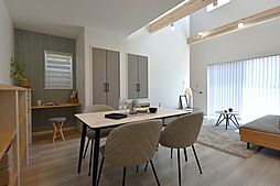 マコトホーム彦根店のカタログ「真夏でも涼しく、冬は暖かく過ごせる家。高気密・高断熱+床下エアコン搭載。」の画像