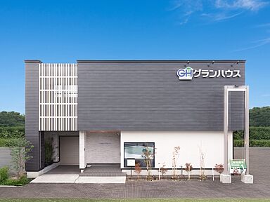 ヤマダコーポレーション株式会社 住宅事業部 グランハウスのカタログ「【高気密×高断熱の安心安全性能】グランハウス+PLUS展示場」の画像