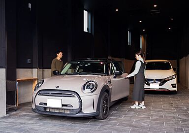 一生健命の家づくり研究会のカタログ「美しく、機能的に。私にちょうどいいガレージ。」の画像1