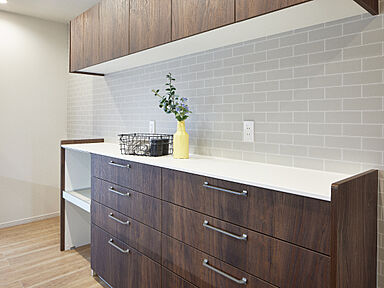 【パナソニックビルダーズグループ】丸良木材産業株式会社のカタログ「「平屋の家づくり」が分かる!カタログ&事例集|勾配天井や広いリビングの間取り【2200万円~の家づくり】」の画像4